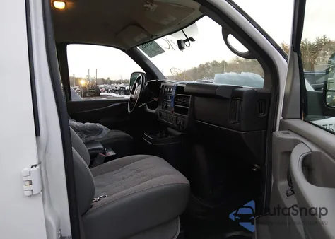 2015 Chevrolet Express 2500 Work Van z USA, uszkodzony, nr VIN 1GCWGFCF8F1166780